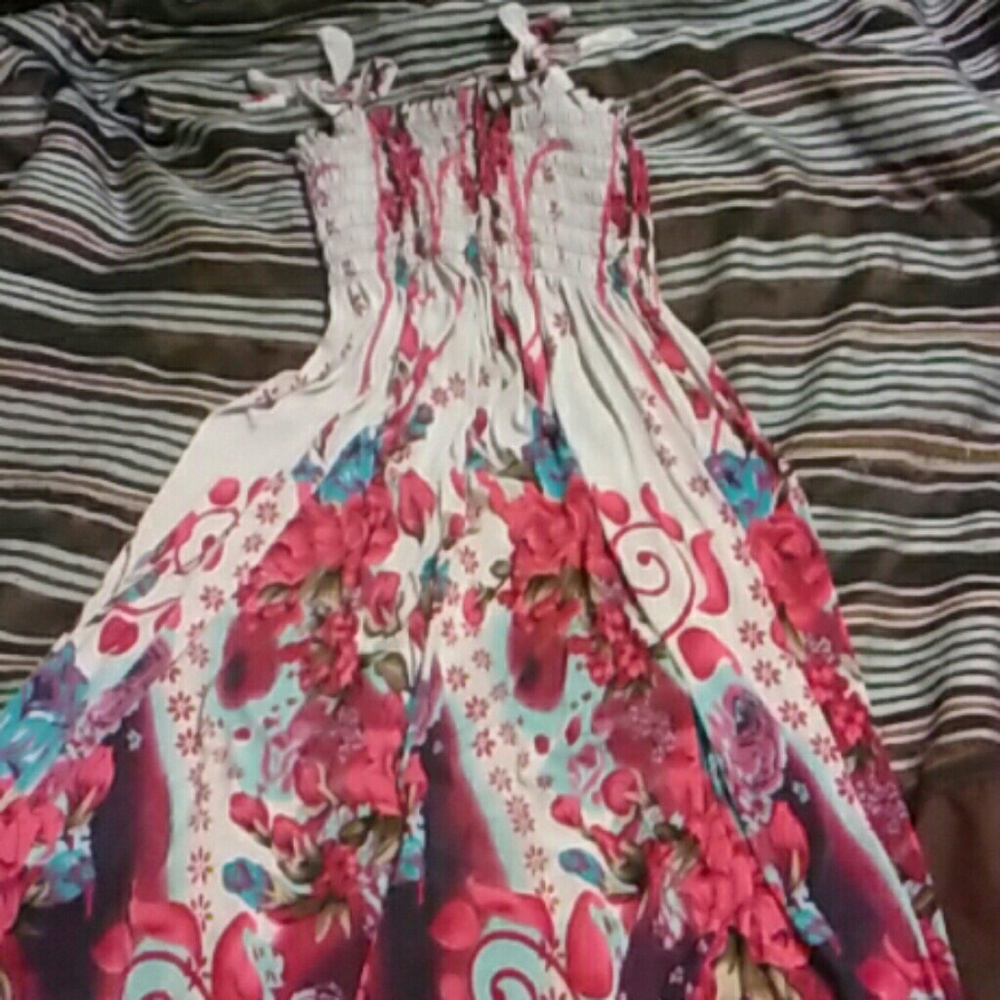 Dress - Picture 3 of 4